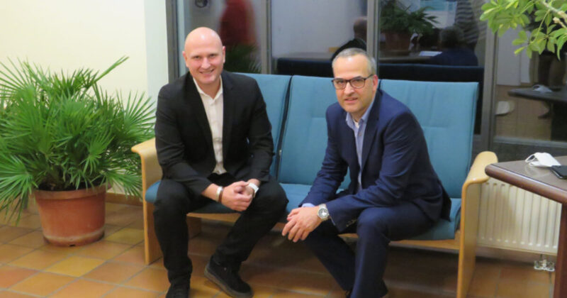 Mark Jensen, Chief Technology and Operations Officer, und Jochen Gutzy, Director Corporate Communications, (v.l.) von BIRKENSTOCK.