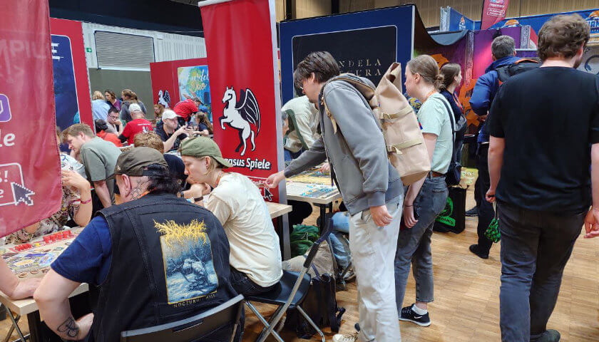 Am Stand von Pegasus Spiele